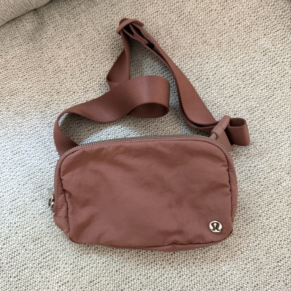 Lululemon Mauve Pink Everywhere 1L Belt Bag